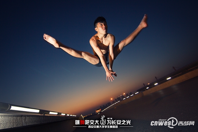 “跳舞吧，交大！”走紅網(wǎng)絡(luò) 高難度動(dòng)作獲網(wǎng)友點(diǎn)贊