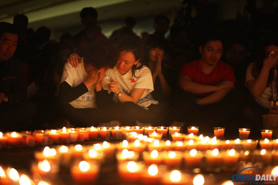 馬航MH370失聯(lián)客機整月 家屬為親人祈福守望