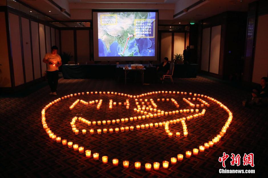 MH370航班失聯(lián)滿月 在京乘客家屬舉行祈?；顒?dòng)