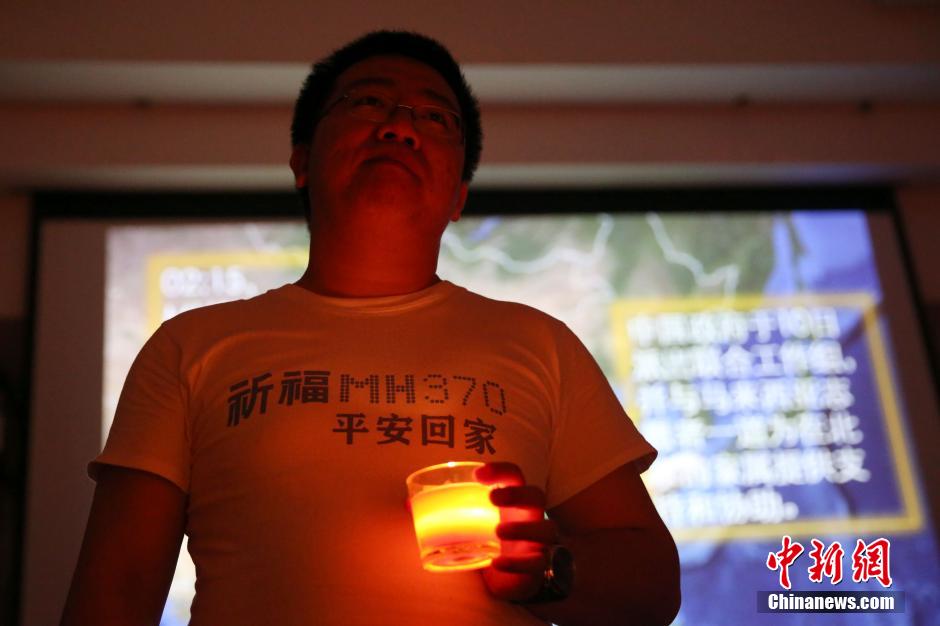 MH370航班失聯(lián)滿月 在京乘客家屬舉行祈?；顒?dòng)