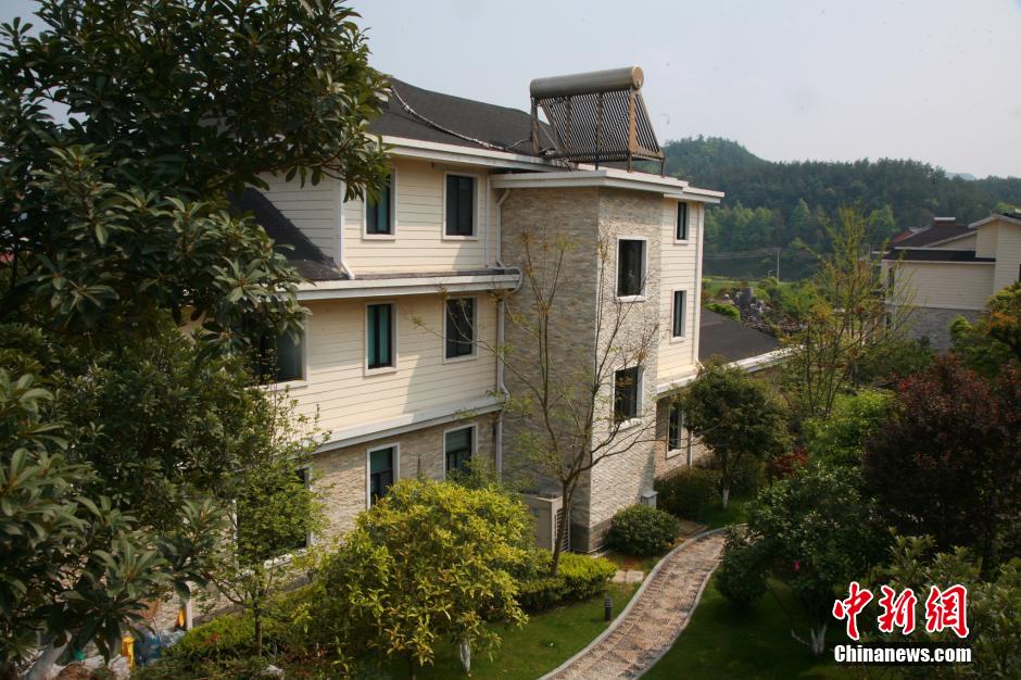 浙江村支書違建豪華別墅 退地交罰款4萬(wàn)余元