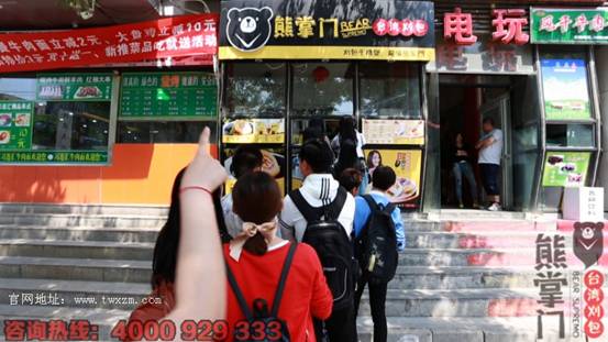 熊掌門熊手包：讓加盟商的店永遠(yuǎn)顧客盈門，真正是人潮涌動(dòng)!