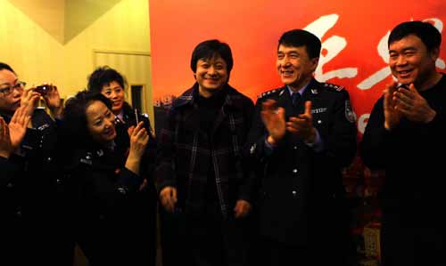 成龍獻(xiàn)聲續(xù)寫“警察故事”（圖）