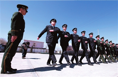 北京西城城管隊員軍訓(xùn)