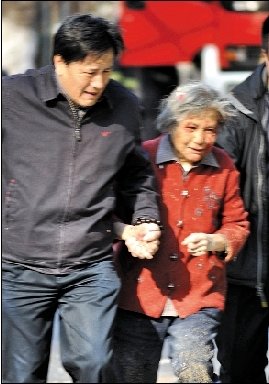 北京居民樓爆燃事故現(xiàn)場(chǎng)搜救結(jié)束（圖）