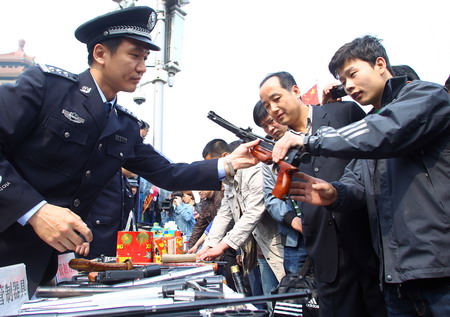 警營(yíng)開(kāi)放日 提醒“五一”安全出行