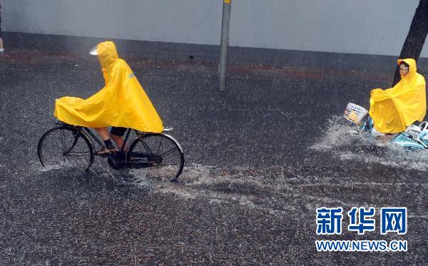 罕見(jiàn)暴雨沖擊北京 官方釋疑積水原因