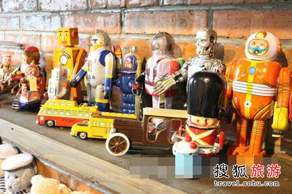 大人小孩一起來(lái)淘寶 爬客玩具店里憶童年