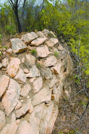 北京昌平山區(qū)發(fā)現(xiàn)1500年前古長城（圖）