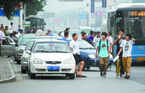 通州私車組建出租車隊受質(zhì)疑 壓力太大就關(guān)張