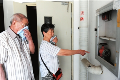 北京一高層住宅起火 消防栓沒(méi)水成擺設(shè)