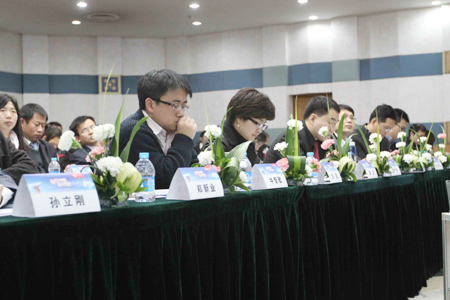 2012中國大學(xué)生經(jīng)濟調(diào)研報告發(fā)布會舉行