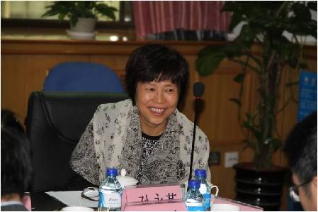 2012中國互聯(lián)網(wǎng)產(chǎn)業(yè)年會研討會召開專家共議互聯(lián)網(wǎng)發(fā)展與趨勢
