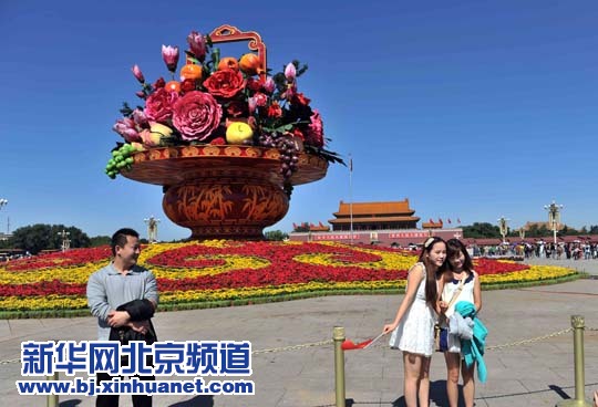 天安門國(guó)慶花壇完工
