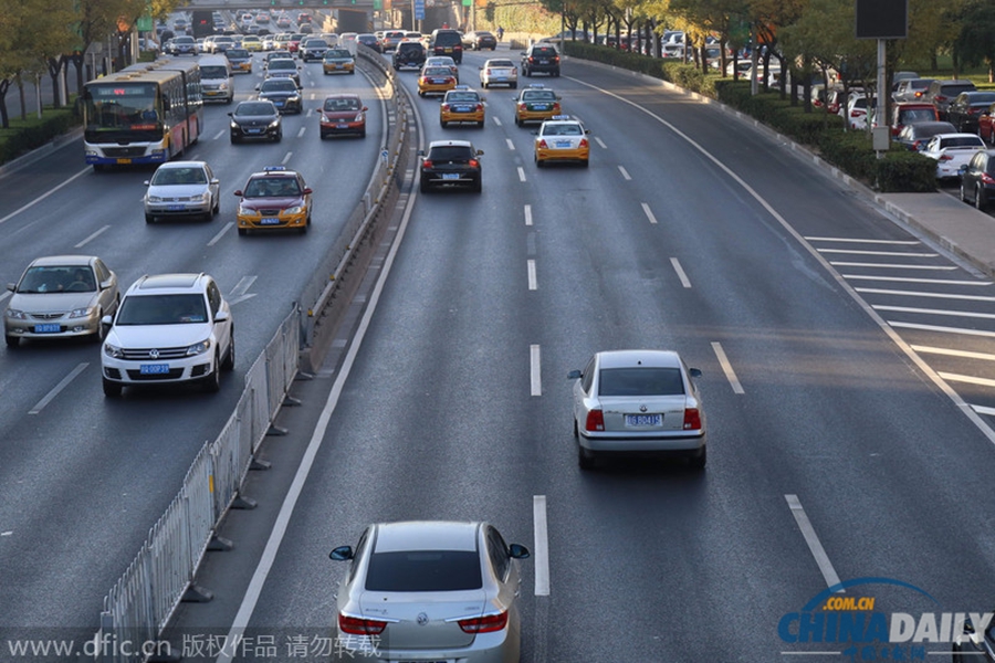 北京今起實(shí)施機(jī)動(dòng)車單雙號限行措施