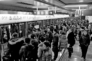 北京公共交通調(diào)價(jià)首日大考：公交今增6000車次