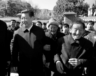 習(xí)近平偕彭麗媛重回當(dāng)年延安插隊村莊