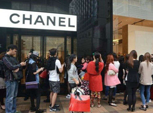 北京奢侈品店客流降60% 經(jīng)理:臉笑僵也賣(mài)不出幾件
