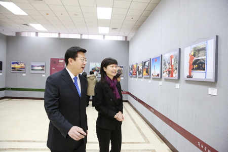 “科學(xué)發(fā)展 崗位建功——中央國家機關(guān)干部職工攝影作品展”在京開幕