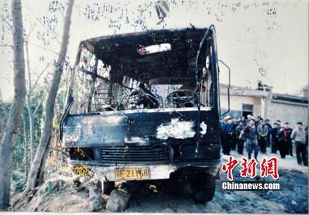 重慶9年前23死客車爆燃案告破毀容肇事者落網(wǎng)
