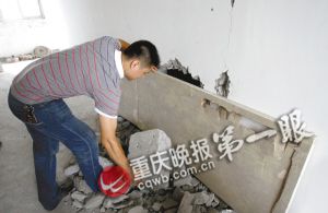 電梯幾秒躥升17層樓卡住 母女受困3小時(shí)多處骨折