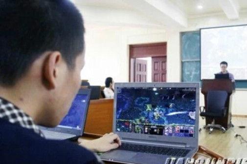 重慶一高校開設(shè)DOTA課 家長稱上課后孩子變開朗