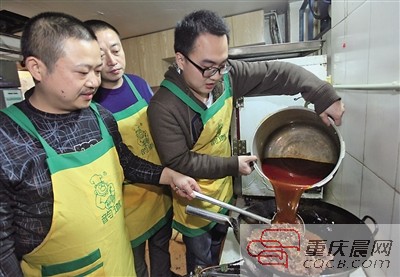 人大畢業(yè)年薪40萬(wàn) 重慶小伙北京辭職回渝學(xué)做小面！