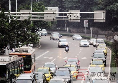 重慶啟用卡口系統(tǒng)抓拍逾期未年檢車輛 這些路段要小心
