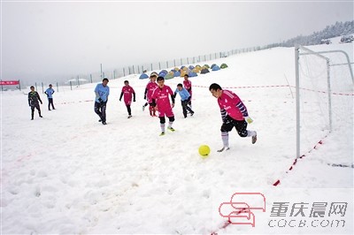 節(jié)日數(shù)據(jù)：昨日十多萬(wàn)重慶市民出門滑雪泡溫泉游古鎮(zhèn)