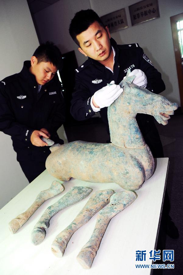 四名盜賣三峽庫區(qū)珍貴文物被告人在重慶云陽出庭受審