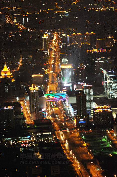 世博會(huì)開幕在即 空中體驗(yàn)夜上海