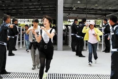 沖刺一族成開(kāi)園奇觀 10分鐘狂奔搶3熱門(mén)館券