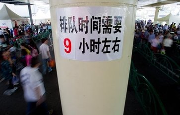 沙特館排隊長達4000米 究竟為何讓游客癡迷？
