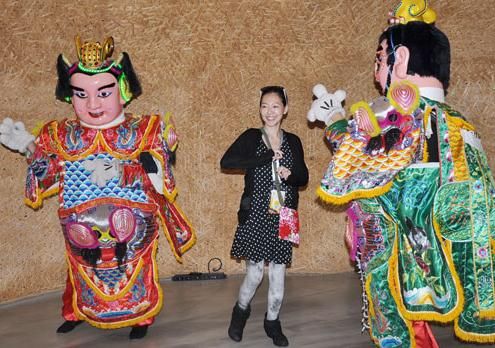 小S帶全家逛上海世博會(huì) 臺(tái)灣館大跳臺(tái)客舞(圖)