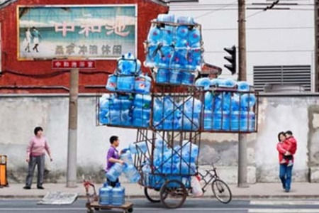 老外鏡頭下的上海“板車(chē)犀利哥”