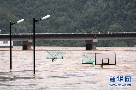 南方多省遭第二輪暴雨襲擊 部分城市被洪水圍困