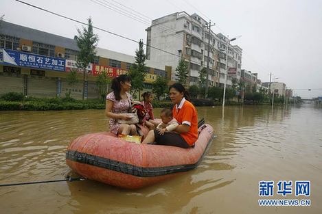 南方多省遭第二輪暴雨襲擊 部分城市被洪水圍困