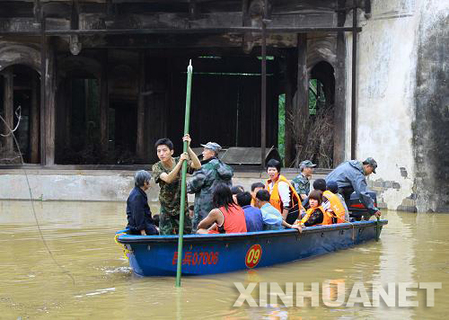 江西樂平遭暴雨襲擊 150名被困村民安全轉(zhuǎn)移