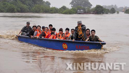江西樂平遭暴雨襲擊 150名被困村民安全轉(zhuǎn)移