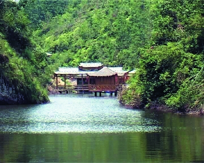 奇險(xiǎn)峻秀金龍山