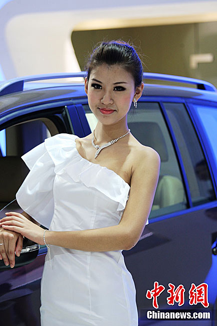 高清：重慶國(guó)際車(chē)展開(kāi)幕 美女車(chē)模伴豪車(chē)