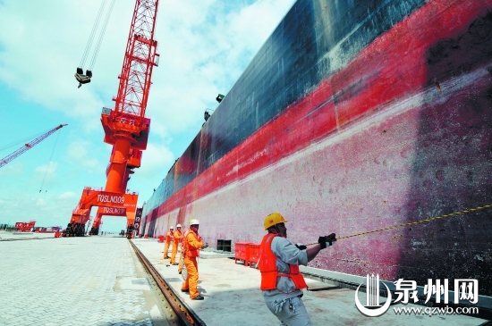 泉州船廠首次承接維修30萬噸超級(jí)油輪（組圖）