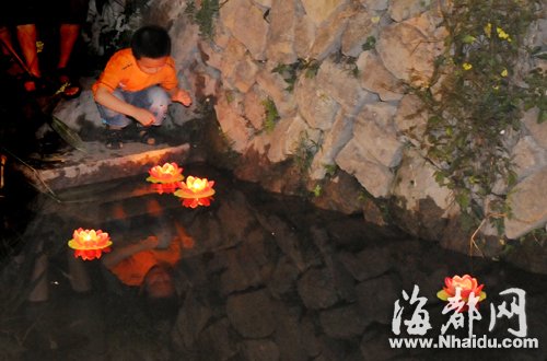 三坊七巷舉行中秋祭月活動 福州話誦古詩(圖)