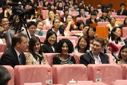 中國日報社“21世紀(jì) 可口可樂杯”英語演講比賽現(xiàn)場圖集