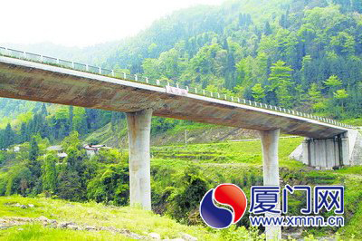廈門援建彭州項(xiàng)目質(zhì)量過硬 經(jīng)受住了蘆山地震考驗(yàn)