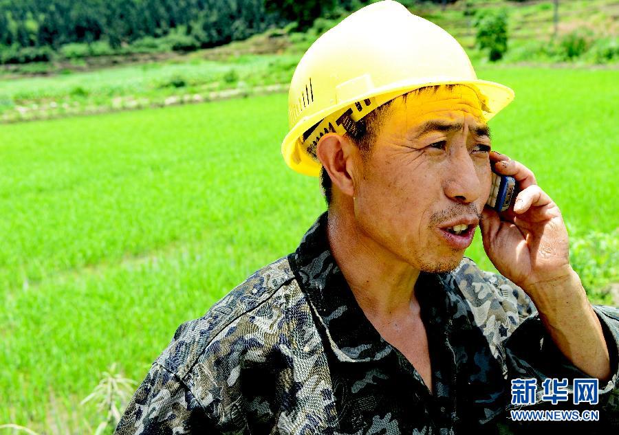 “穿梭在田間地頭的鄉(xiāng)村醫(yī)生”——彭火興