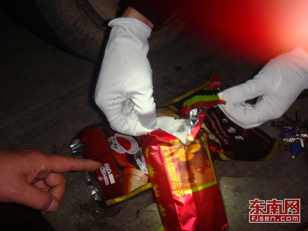 茶葉包中藏冰毒 廈門警方破獲跨區(qū)域運(yùn)輸毒品案