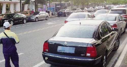 年進(jìn)賬約2000萬 廈眾停車場(chǎng)管理公司卻齊喊