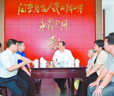 尤權(quán)：發(fā)揚(yáng)密切聯(lián)系群眾優(yōu)良傳統(tǒng) 努力推動(dòng)老區(qū)蘇區(qū)加快發(fā)展