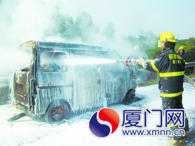 三小時(shí)內(nèi)四車自燃致一人喪生 夏日行車檢查四要訣
